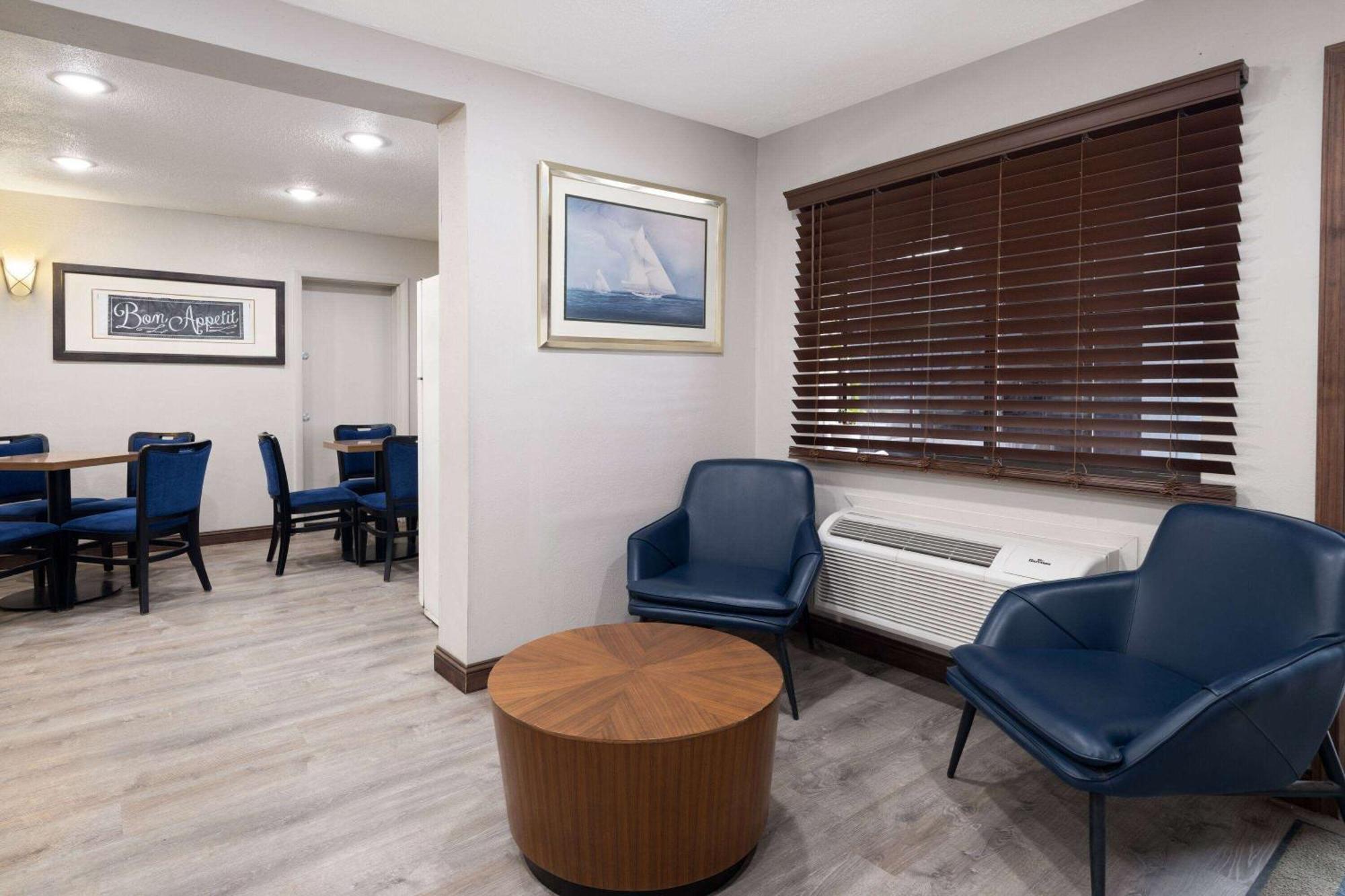 Days Inn & Suites By Wyndham Kokomo Exterior foto